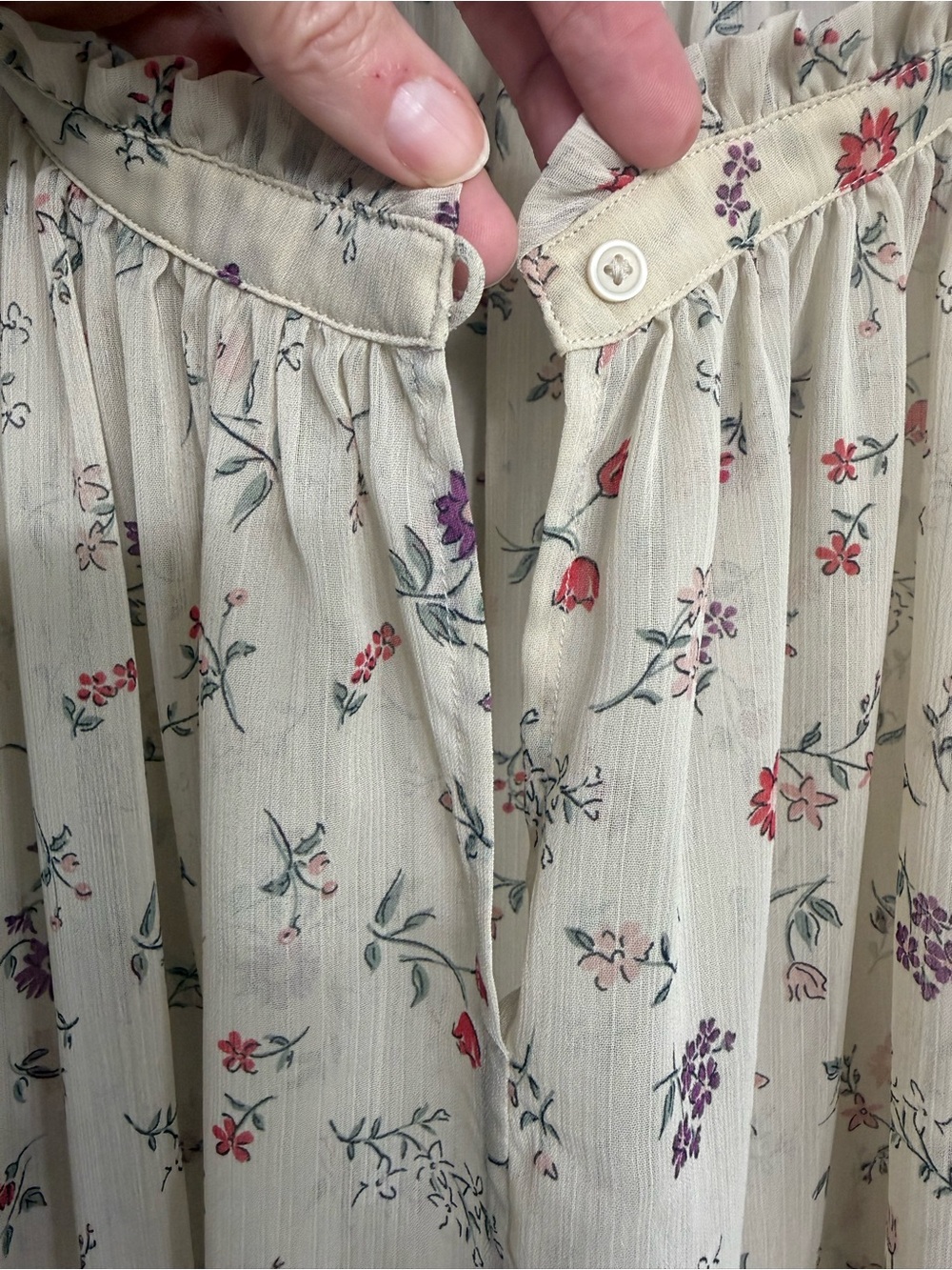 Floral Ruffle Neck Blouse - Picture 4 of 8